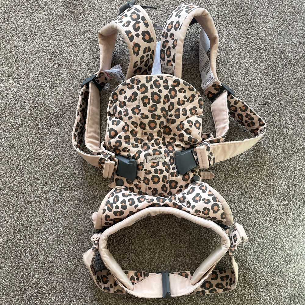 BabyBjorn Carrier One Beige Leopard